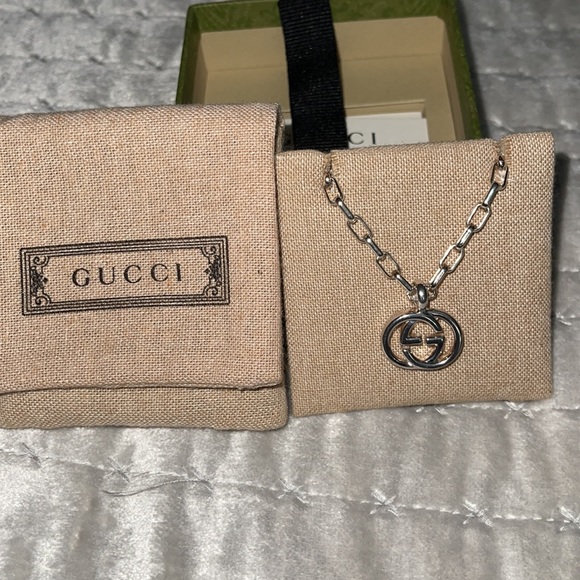 🛑 SOLD 🛑Gucci Preloved necklace excellent condition GG logo come with box n DB - Picture 11 of 15